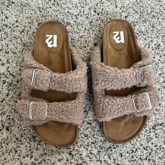 NWOT R2 Womens Sherpa Double Buckle Slide Sandals Size 6 Tan Bernette - Picture 1 of 5